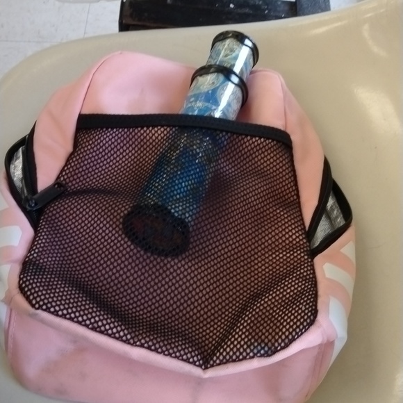 Adidas tablet/ insulated lunch/bag $28 Sz est 12x12x3 inches + free Adidas hat. - Picture 3 of 8